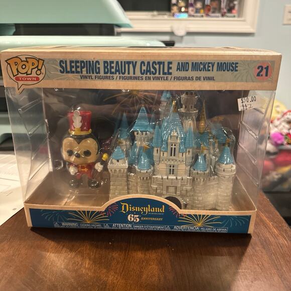 Funko Other - Sleeping beauty castle and mickey mouse Funko pop 21 (Listing #1)
